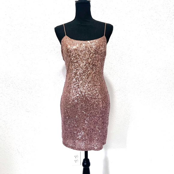 Lulu's Shimmering Rose Gold Sequin bodycon Mini Dress M - Picture 2 of 9